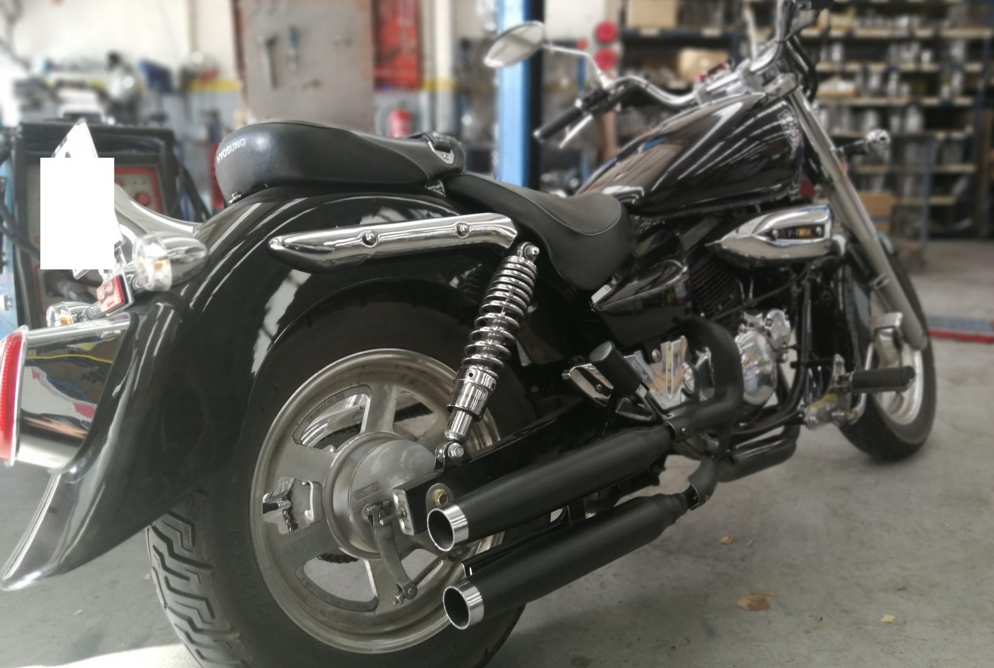 APPLICATION EXHAUSTS IN HYOSUNG AQUILA GV 125